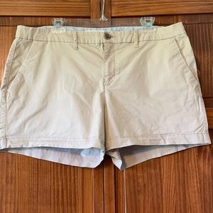 Old Navy Everyday Khaki Shorts Size 16